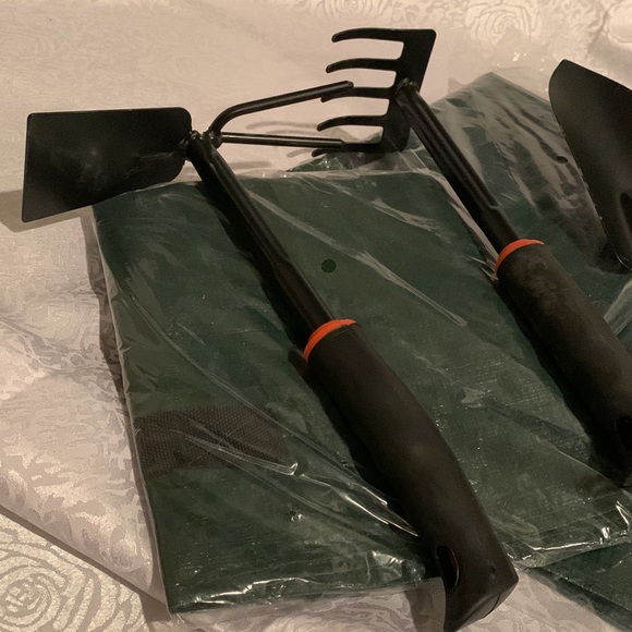 Gardening kit - tools and grow bags - Picture 2 of 4